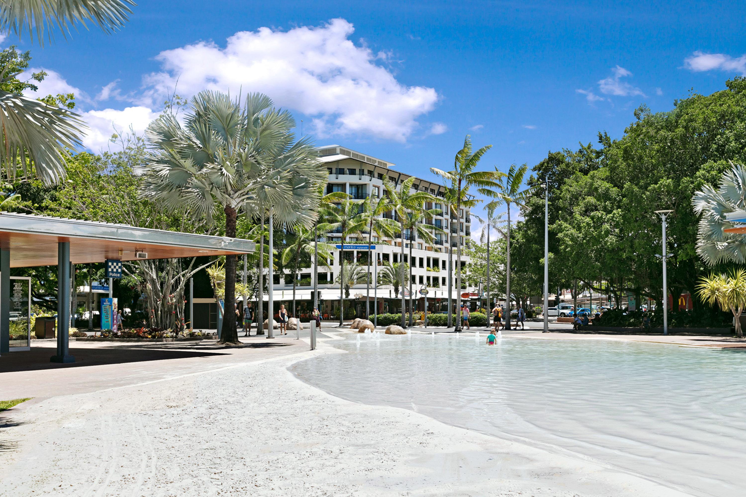 Mantra Esplanade Hotel Cairns Exterior photo