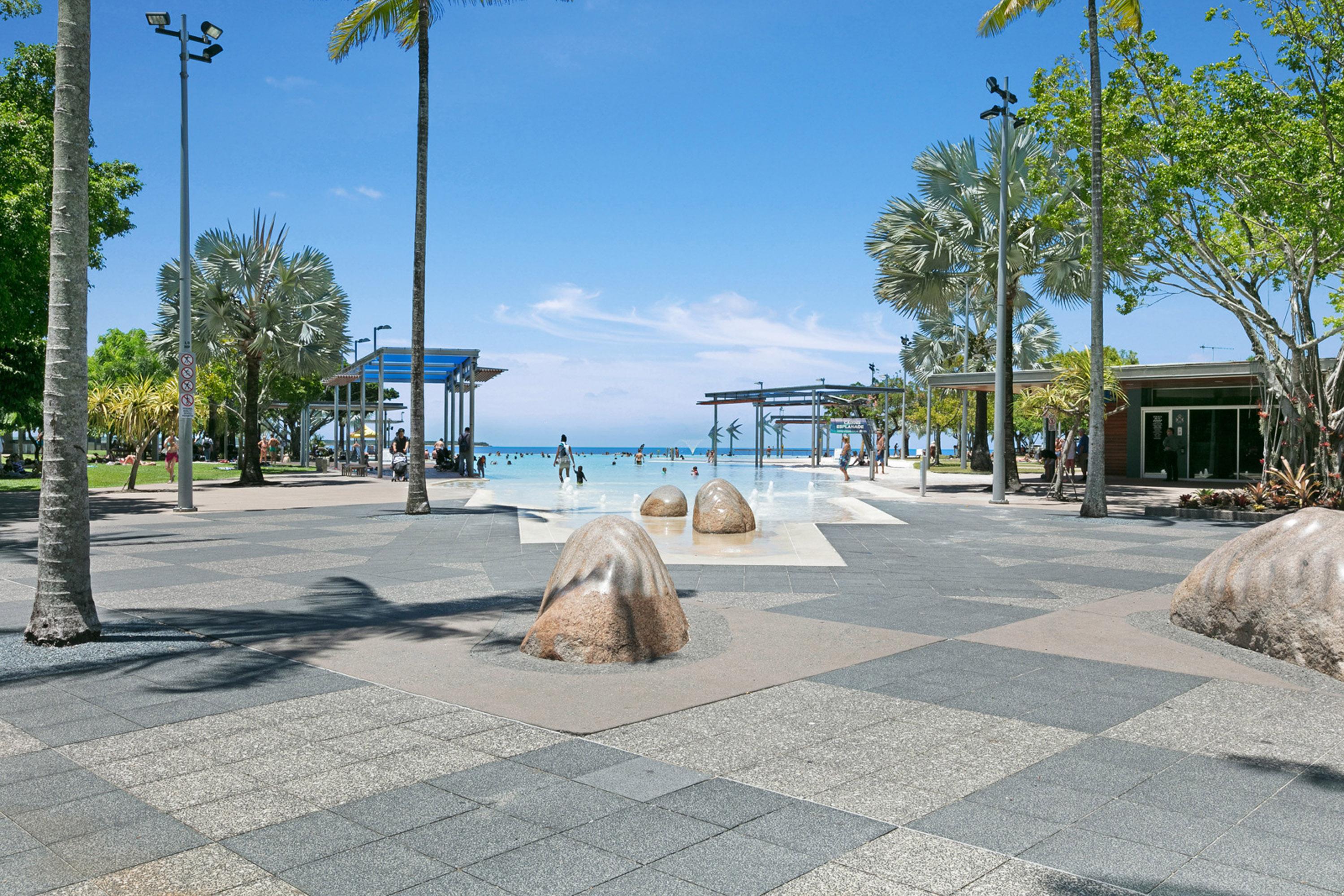 Mantra Esplanade Hotel Cairns Exterior photo