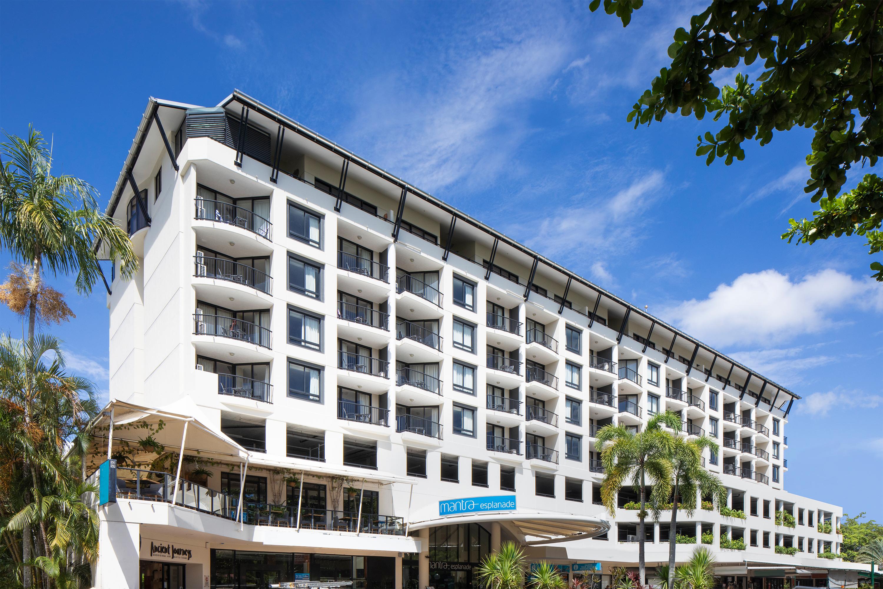 Mantra Esplanade Hotel Cairns Exterior photo